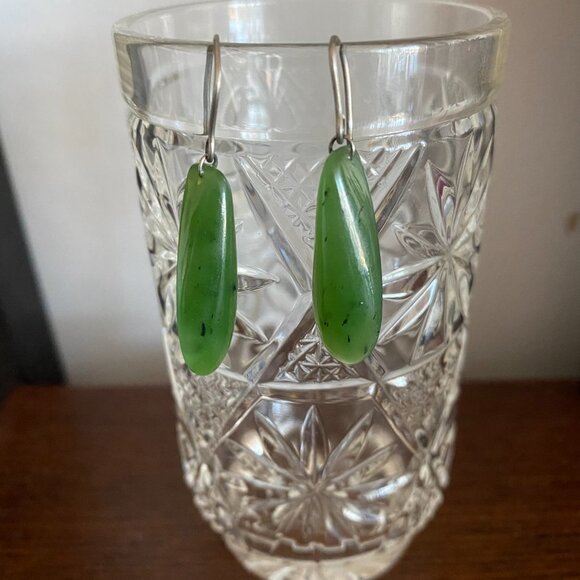 Handcrafted Natural Stone Green Agate Dangle Earrings - Picture 3 of 4